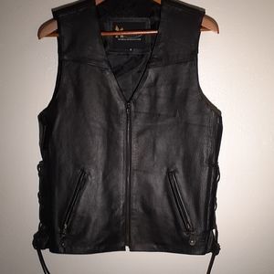 Black leather vest, men or women
